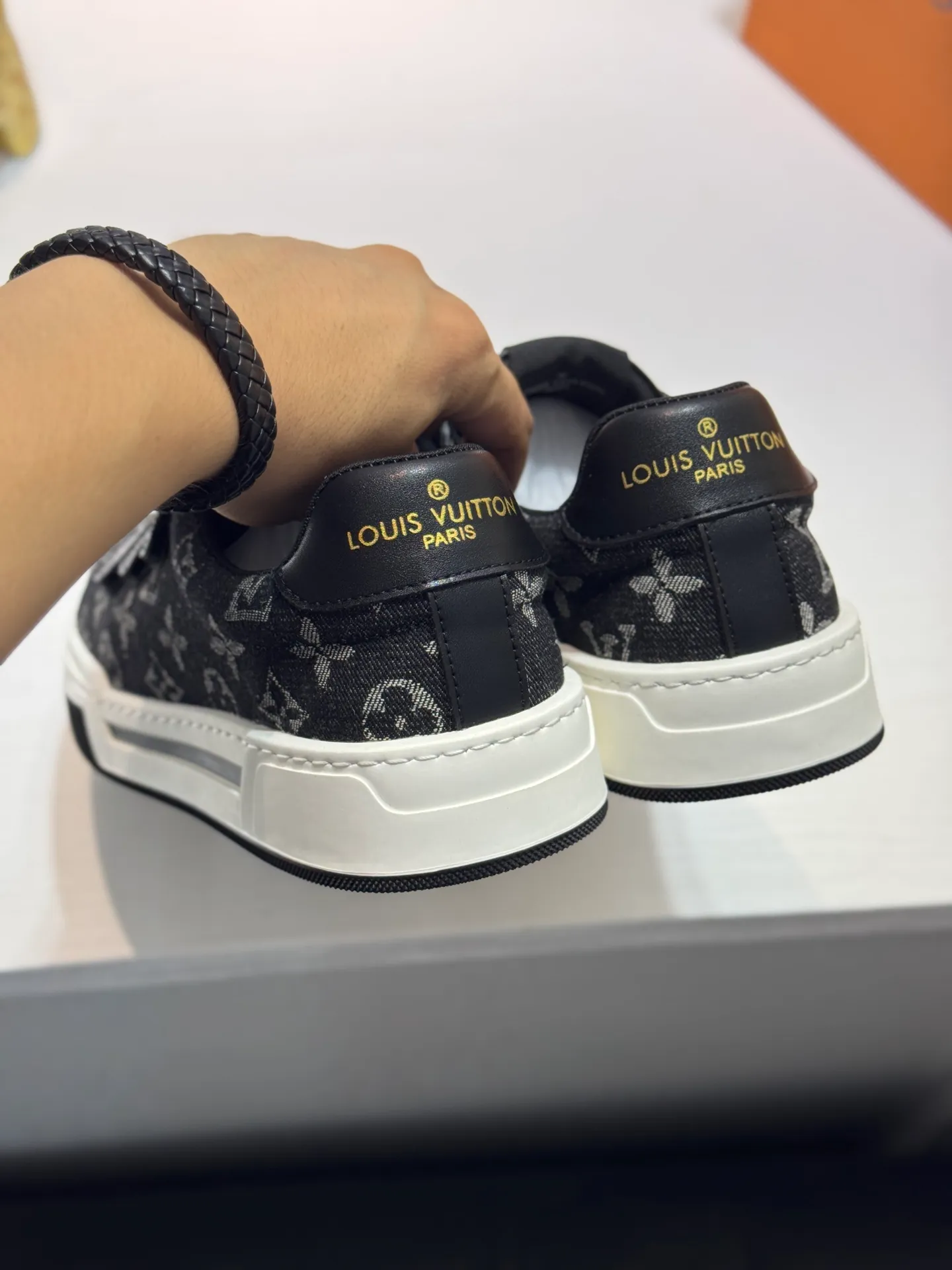 Men's shoes 💰400 [New style] 🌂🌂Top original order - Louis Vuitton®️ Trendy and fashionable yet low-key men's casual shoes, LV special fabric pattern on the upper, comfortable and breathable, sheepskin lining, original rubber outsole, 3 colors available ~ a must-have for sportsmen. Size: 38-44 (45 customized